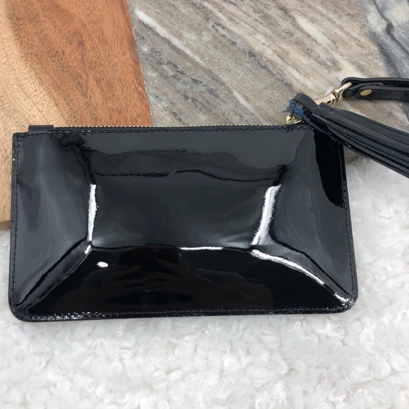 NWT Dooney & Bourke Carrington Tasseled Wristlet - Picture 2 of 5